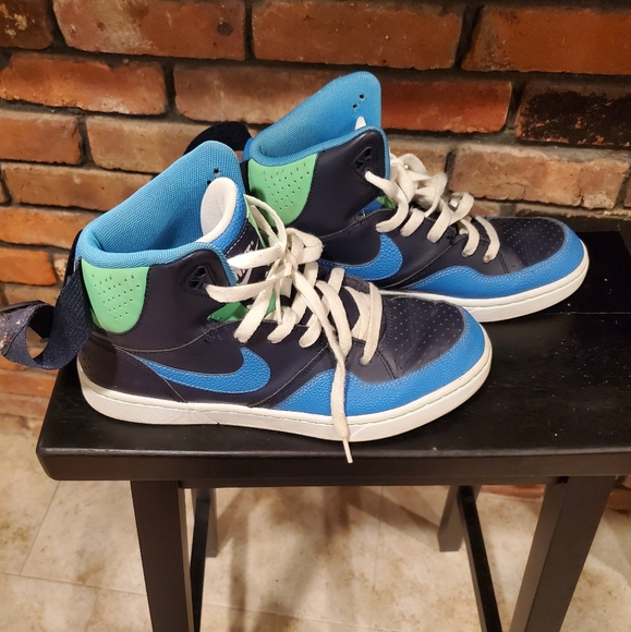 nike court tranxition